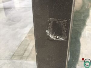 Lijmresten op raamprofiel
