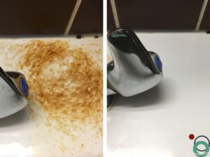 Porselein met roest die succesvol gereinigd is met Chemifor Inox Reinigingspasta voor een professioneel resultaat.