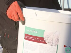 Chemifor Dooikorrels Plus voor het smelten van ijs en sneeuw op opritten en paden