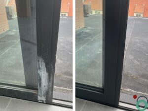 Aluminium raamprofiel met kalkaanslag voor en na behandeling