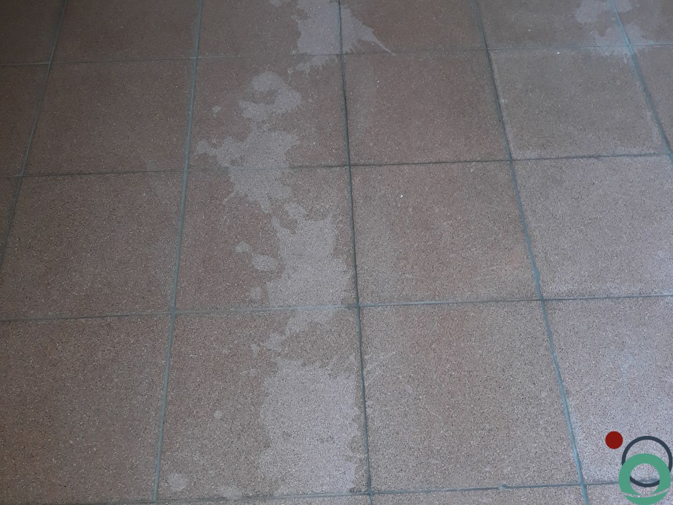 TIP: Gebruik nooit azijn op beton