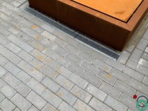 Roest op betonklinkers