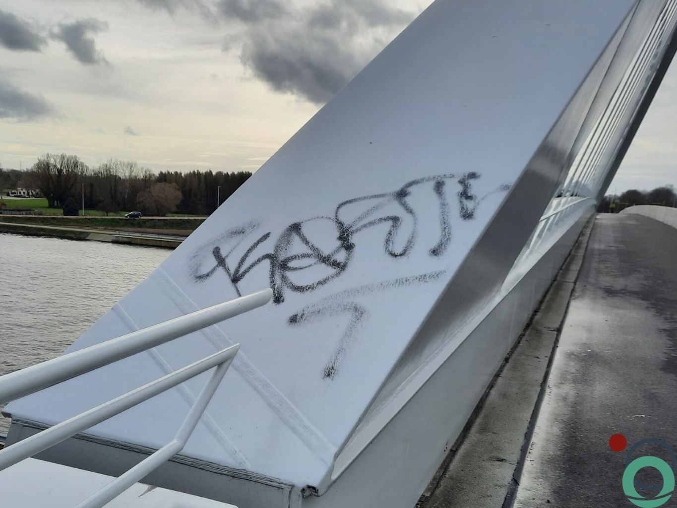 VRAAG van een klant: Graffiti op brugpijlers