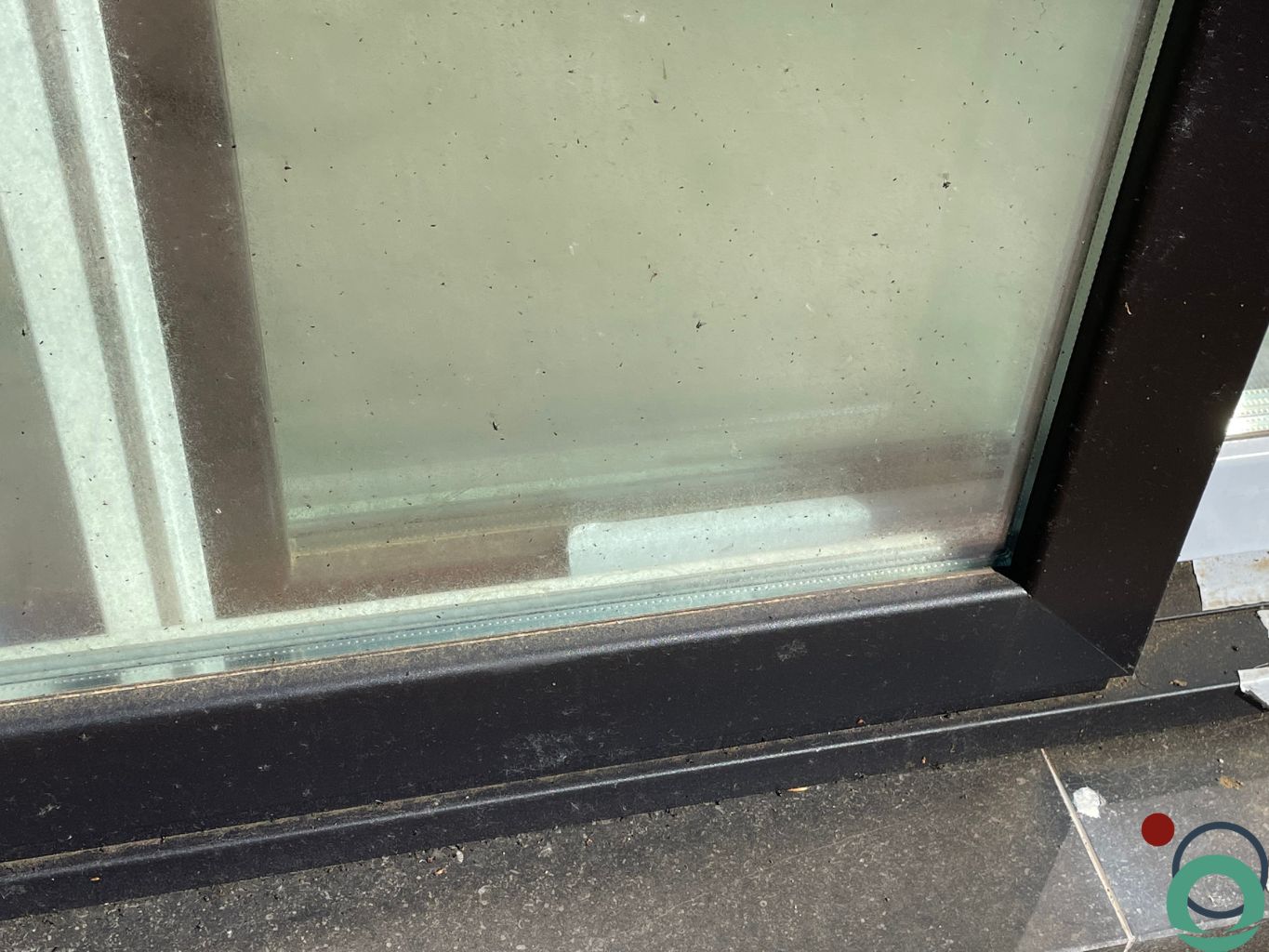 Olie verwijderen van ramen en blauwsteen