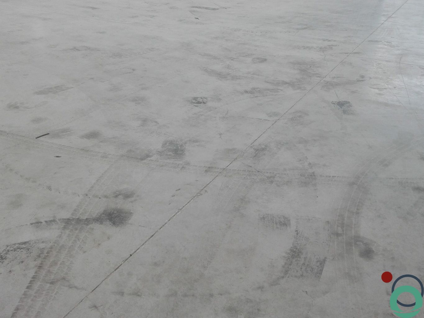 VRAAG van een klant: Rubbersporen op beton