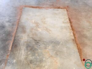 Roestvlekken op beton worden aangepakt met een specifieke reiniging om verkleuring en aantasting te verwijderen